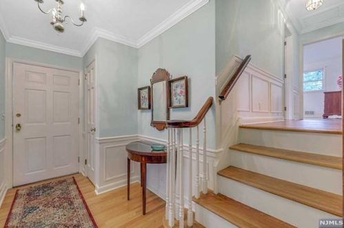 243 Burnside Pl, Ridgewood NJ  07450-1701 exterior