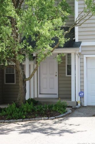 16 Forestview Dr, Norwich, CT 06360-7523