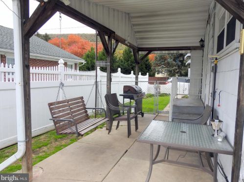 210 2nd St, Lykens, PA 17048-1103