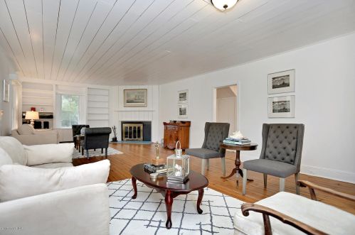 18 Grimes Rd, Old Greenwich, CT 06870-2018
