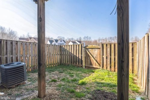 13046 Terminal Way, Woodbridge VA  22193-6116 exterior