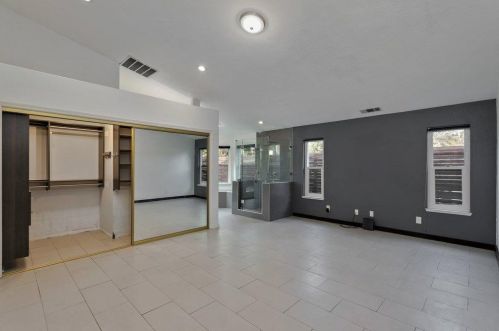 321 La Loma Ave, Modesto CA  95354-1329 exterior