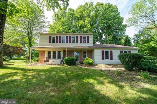 401 Santillo Way, Downingtown PA  19335-3132 exterior