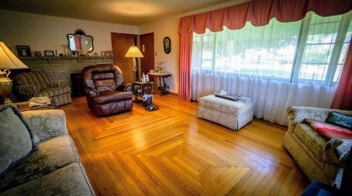 1423 Davidson St, Wampum, PA 16157-4415