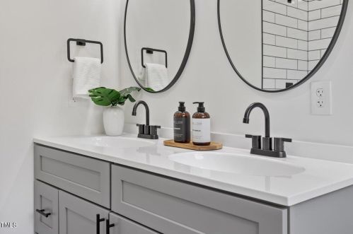 1412 Ashe St, Burlington NC  27217-2810 exterior