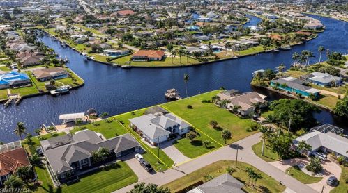 810 43rd St, Cape Coral, FL 33904-5359