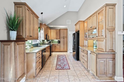 208 Virginia Dr, Bricktown NJ  08723-6521 exterior