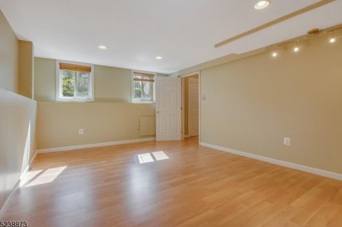 10 Providence Dr, Flemington NJ  08822-3447 exterior