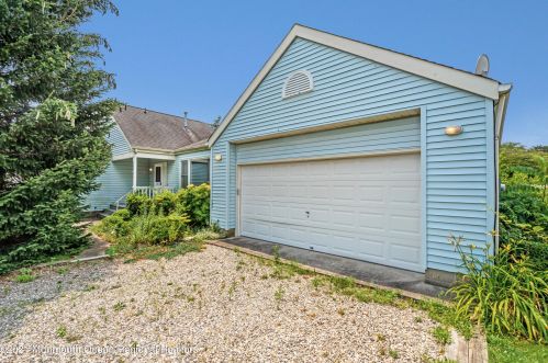108 Greenwood Ln, Lacey, NJ 08731-2904
