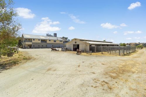 1750 Orch Rd, Hollister CA  95023-9210 exterior