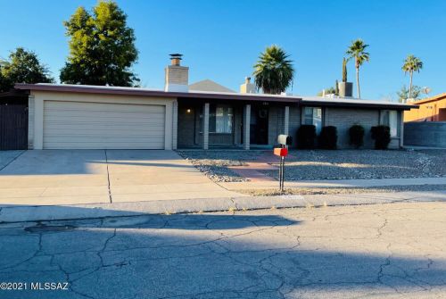7851 Casimir Pulaski Ave, Tucson, AZ 85741-1512