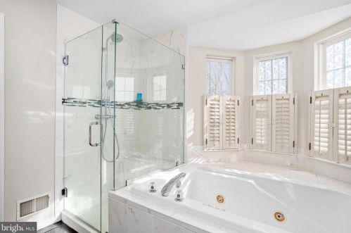 301 Belford Dr, Princeton NJ  08540-9000 exterior