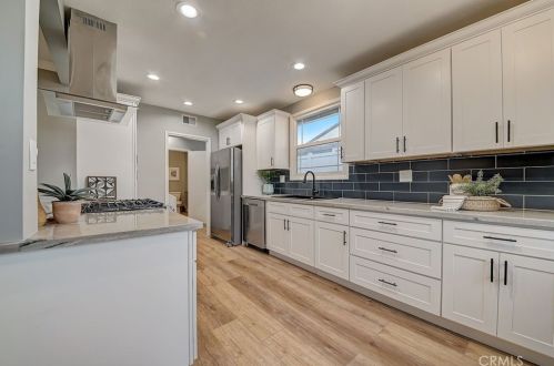 820 Stevely Ave, Long Beach CA 90815-3557 exterior