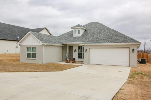 317 Hillcroft Rd, Fort Worth, TX 76108-9108