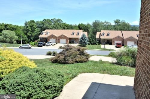140 Donna Dr, Woodstock VA  22664-1146 exterior