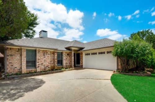 614 Dickey Dr, Euless, TX 76040-5564