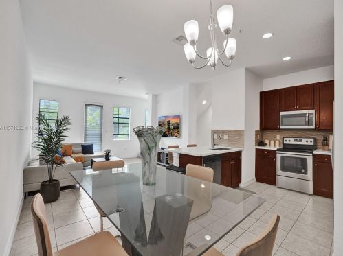 11521 13th Ct, Hollywood, FL 33025-2558