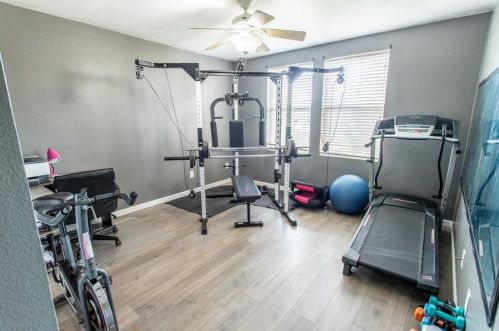 5128 Cliff Oaks Dr, Fort Worth TX  76179-2394 exterior