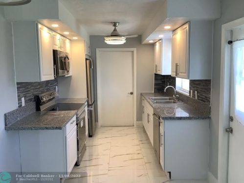 2540 Mohawk Ave, Fort Pierce, FL 34946-1715