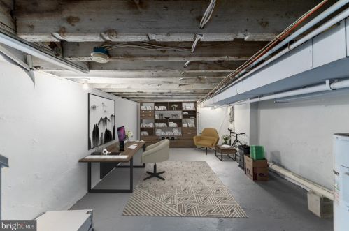 2217 Carpenter St, Philadelphia PA 19146-2517 exterior