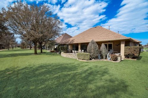 8813 Crestview Dr, Denton TX  76207-8601 exterior