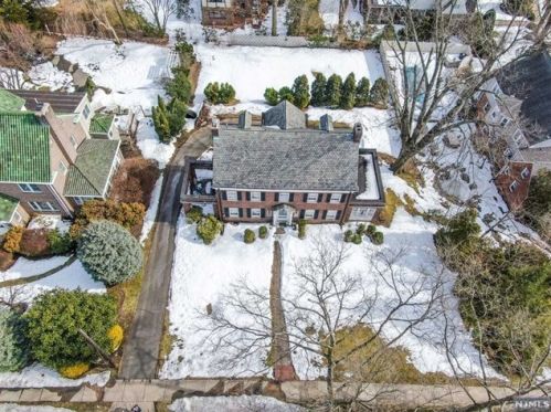 711 Queen Anne Rd, Teaneck, NJ 07666-3318