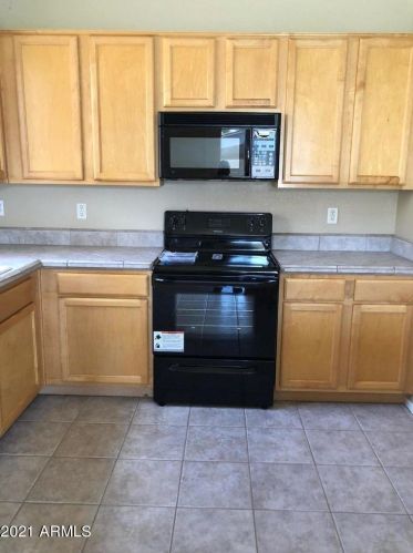 881 Sherri Dr, Gilbert, AZ 85233-7931