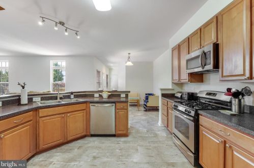 11 Broad Way, Lovettsville VA  20180-8608 exterior