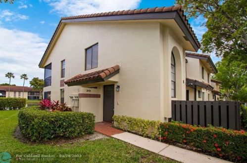 10295 Circle Lake Dr, Boynton Beach, FL 33437-3471
