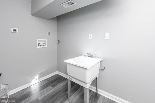 7 Nassau Ave, West Deptford NJ  08066-1120 exterior