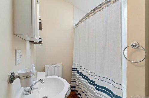 99 Book Hill Rd, Essex CT  06426-1322 exterior