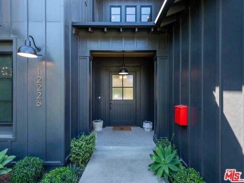 12226 Huston St, North Hollywood CA  91607-3617 exterior