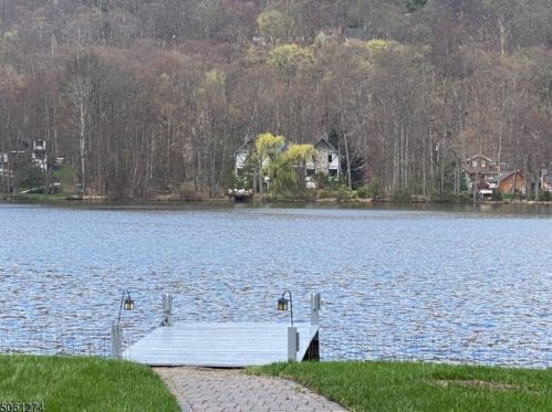 31 Pinecliff Lake Dr, West Milford NJ  07480-1324 exterior