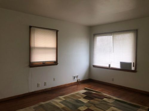 7501 Florist Ave, Milwaukee, WI 53218-1851