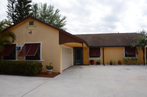 2573 Savona Blvd, Fort Pierce, FL 34953-7320