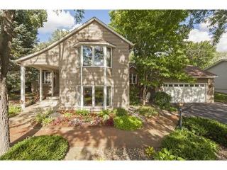 8621 Pine Hill Rd, Minneapolis, MN 55438-1339