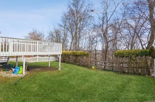 65 Greenvale Cir, White Plains NY  10607-1601 exterior