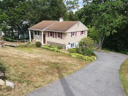 30 Perch Dr, Mahopac, NY 10541-1938