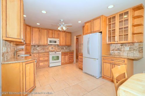 3 Jefferson Dr, Bricktown, NJ 08724-3243