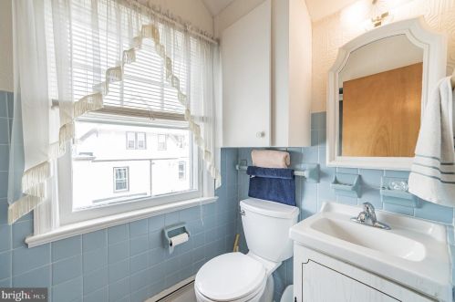 556 Leverington Ave, Philadelphia PA 19128-3314 exterior