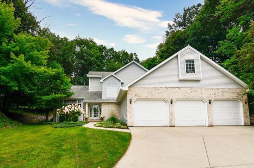 2626 Tirol Ct, Green Bay, WI 54302-4946