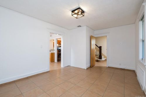 26 Weeks Pl, New Rochelle, NY 10801-1914