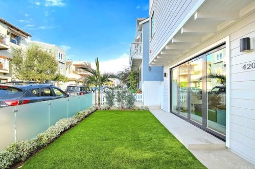 420 31st St, Manhattan Beach CA  90266-3975 exterior