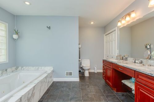 6 Birch Hill Rd, Salem NH  03079-3473 exterior