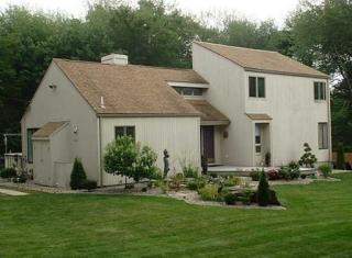 2 Price Ln, Smithfield, RI 02917-2320