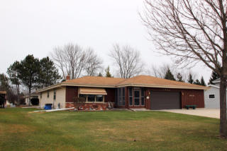 7562 74th St, Hales Corners, WI 53132-9756