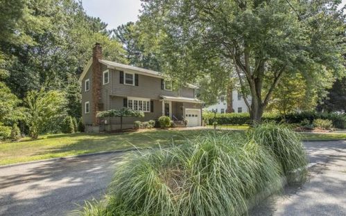 9 Dennis Dr, Burlington, MA 01803-1715