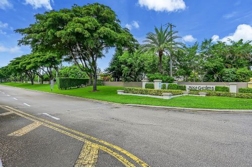 9568 Boca Gardens Pkwy, Boca Raton FL  33496-3741 exterior