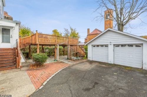 19 Cloverhill Pl, Montclair NJ 07042-4818 exterior