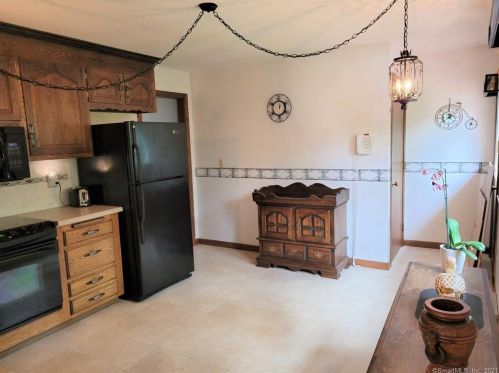 17 Overlook Dr, Plainville CT  06062-1512 exterior